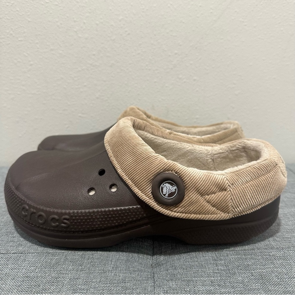CROCS Blitzen Lined Brown Clogs - Picture 5 of 12